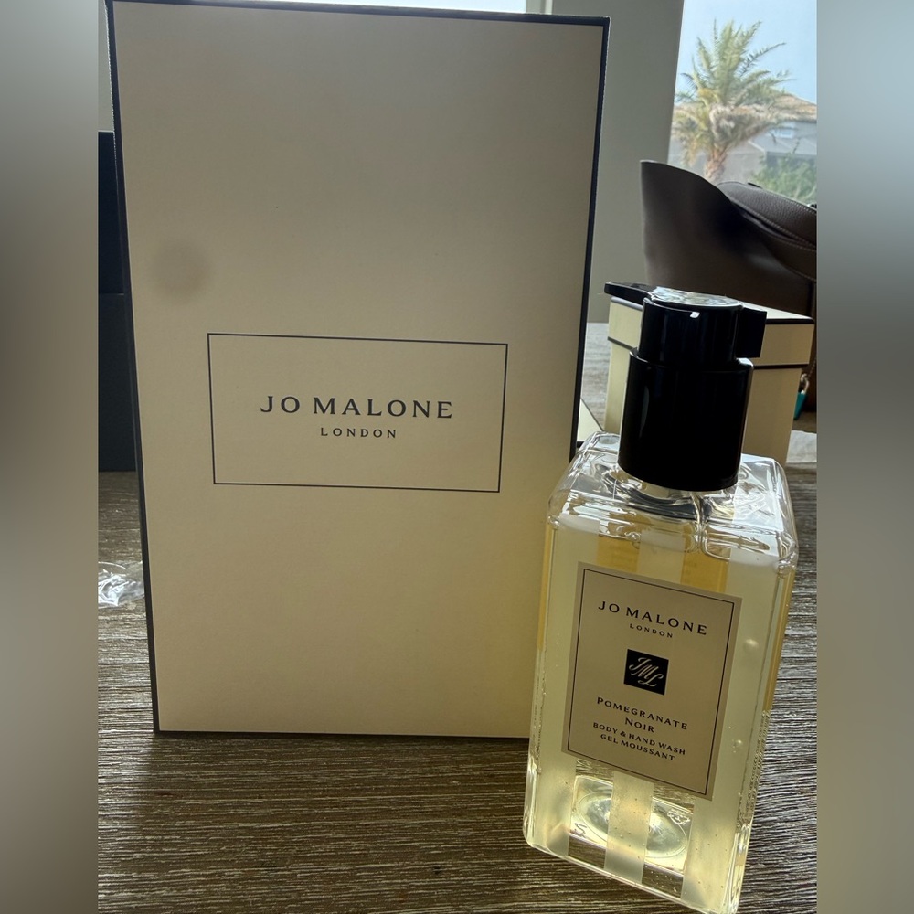 NIB Pomegranate Noir Body & Hand Wash